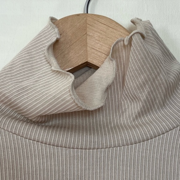 Serra Women Sweater XL Turtle Neck Cream Soft Ribbed Knit Texture Lightweight - Picture 9 of 12